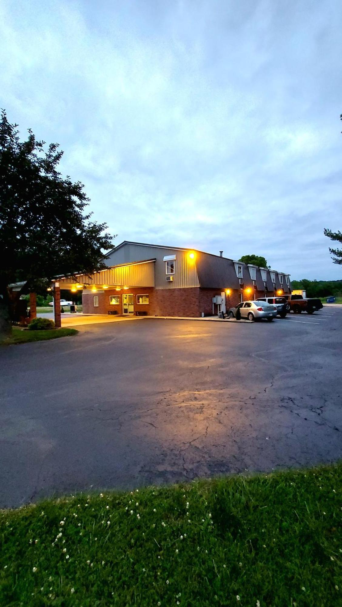 Patriot Inn Spencer Екстер'єр фото